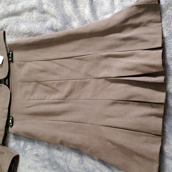AGB suit jacket and skirt, gray, size 4 - Picture 6 of 6